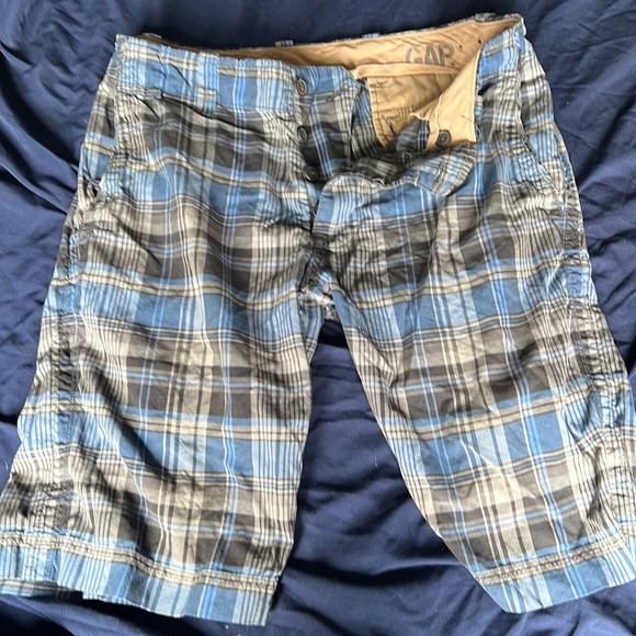 MENS 33W plaid GAP shorts with waist adjusters - Picture 1 of 6